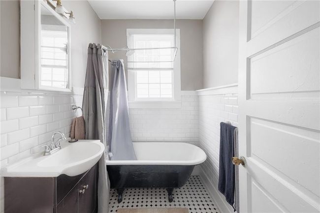 Bathroom | Image 5