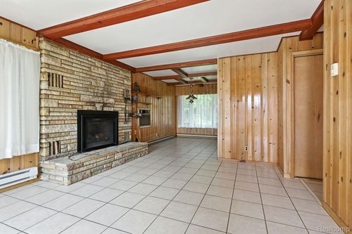 8814 Pellett Dr, Whitmore Lake, MI, 48189-9686 | Card Image