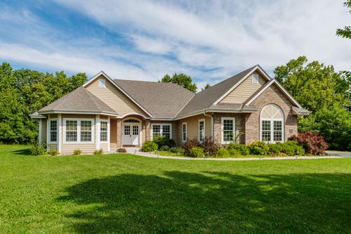W209N11385 Reger Ct, Germantown, WI, 53022-2818 | Card Image