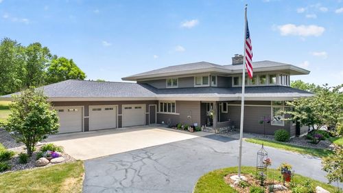 5185 Meadow Crossing Rd Sw, Rochester, MN, 55902-3510 | Card Image