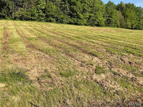 121 Red Barn Ln, Defiance, MO, 63341-2215 | Card Image