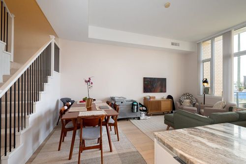 2063 10th Ave W, Vancouver, BC, V6J0H1 | Card Image