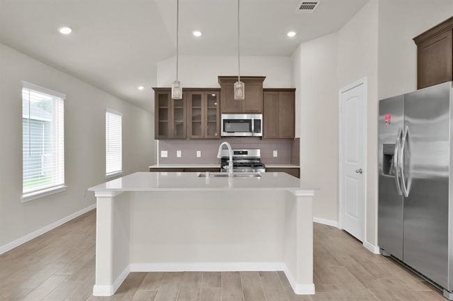 10111 Basil Beebalm Trce, House other with 3 bedrooms, 2 bathrooms and 2 parking in Magnolia TX | Image 6