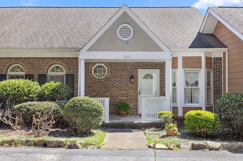 565 Winterview Ln, Chattanooga, TN, 37409-1136 | Card Image