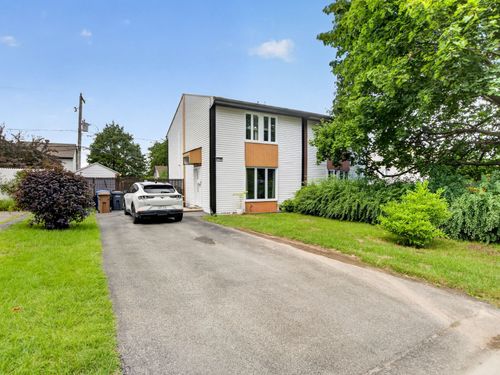 6286 Rue De Prince Rupert, House with 3 bedrooms, 2 bathrooms and null parking in Laval QC | Card Image