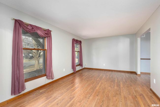 4325 Aspen Hills Cir, House other with 4 bedrooms, 3 bathrooms and null parking in Bettendorf IA | Image 6