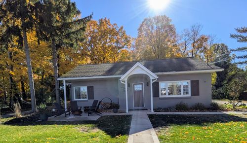 1674 S Shore Dr, Holland, MI, 49423-4415 | Card Image