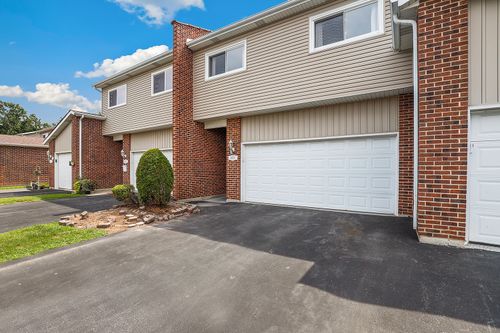 6829 Winston Dr, Tinley Park, IL, 60477-1747 | Card Image