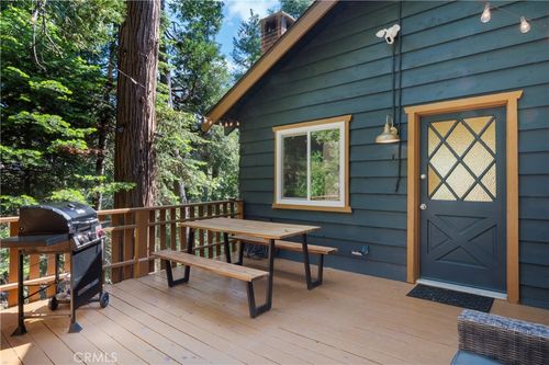 698 W Victoria Ct, Lake Arrowhead, CA, 92352 | Card Image