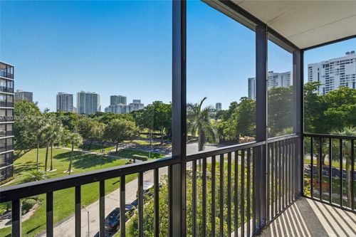519-3401 N Country Club Dr, Aventura, FL, 33180-1700 | Card Image