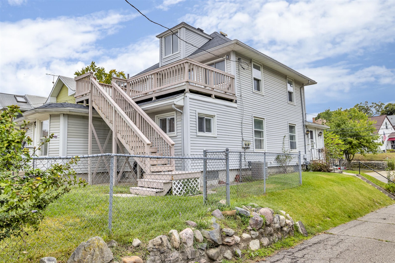 Homewild Ave, Jackson, MI 49201