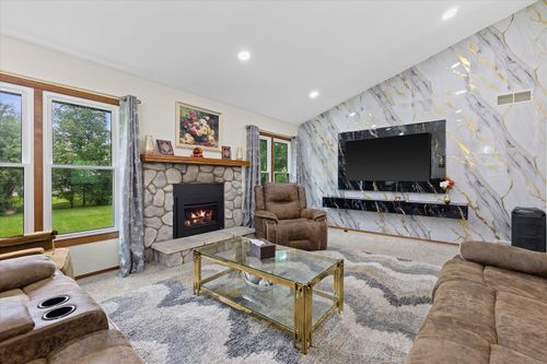 4102 W Minnesota Ct, Franklin, WI, 53132-8301 | Card Image