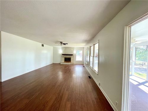 601 S Parrott Dr, Huntsville, AR, 72740-9157 | Card Image