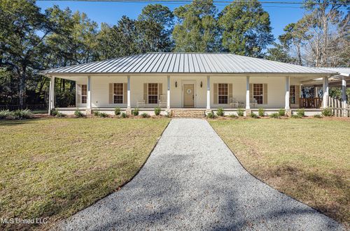 3301 Pineridge Dr, Ocean Springs, MS, 39564-9783 | Card Image
