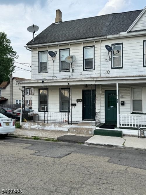 17 Railroad Ave, Phillipsburg, NJ, 08865-3211 | Card Image