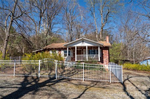 525 E Mills St, Columbus, NC, 28722-8748 | Card Image