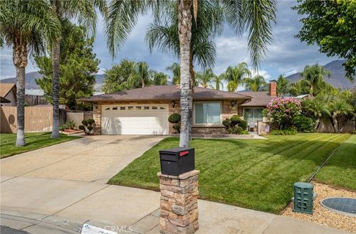 6617 Rainbow Pl, Highland, CA, 92346-2376 | Card Image