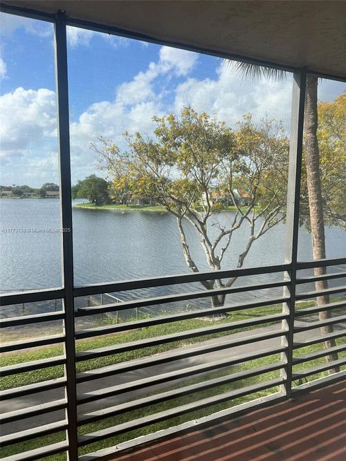 apt-201-1100 Colony Point Cir, Pembroke Pines, FL, 33026-2925 | Card Image