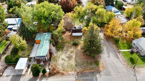 324 N Carmen St, Shoshone, ID, 83352-5270 | Card Image