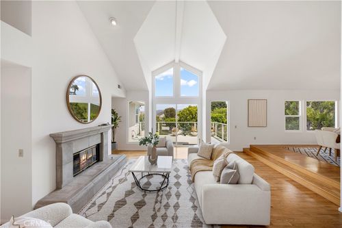 70-2 Saros, Irvine, CA, 92603-5713 | Card Image