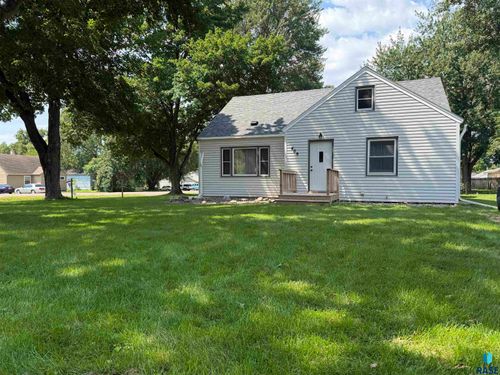 409 Boxelder St, Valley Springs, SD, 57068-7710 | Card Image