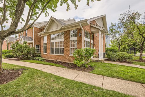 1 Charlotte Cir, Elmhurst, IL, 60126-5621 | Card Image