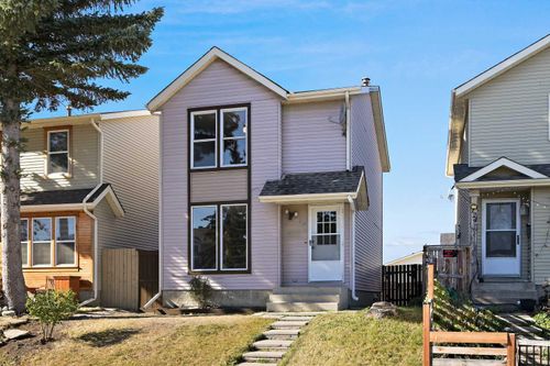 128 Castlegreen Close Ne, Calgary, AB, T3J1Y6 | Card Image