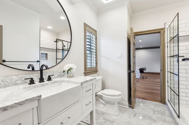 All Bathrooms Throughout the Home Have Been Beautifully Renovated | Image 28