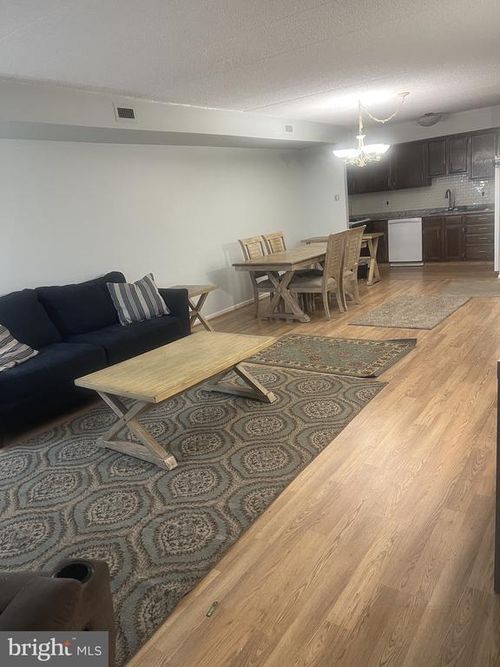 16 Township Line Rd, ELKINS PARK, PA, 19027-2261 | Card Image