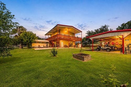 749 12th St, Dickinson, TX, 77539-2673 | Card Image