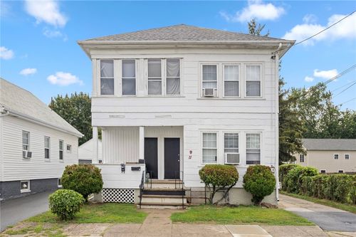 9 Southern St, Cranston, RI, 02920-5201 | Card Image