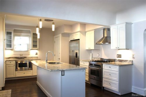 115 E Lincoln St, Birmingham, MI, 48009-1760 | Card Image