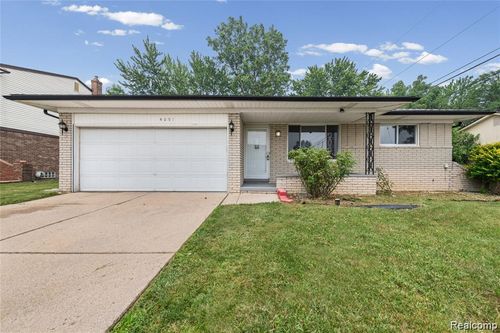 4051 Dickson Dr, Sterling Heights, MI, 48310-4538 | Card Image