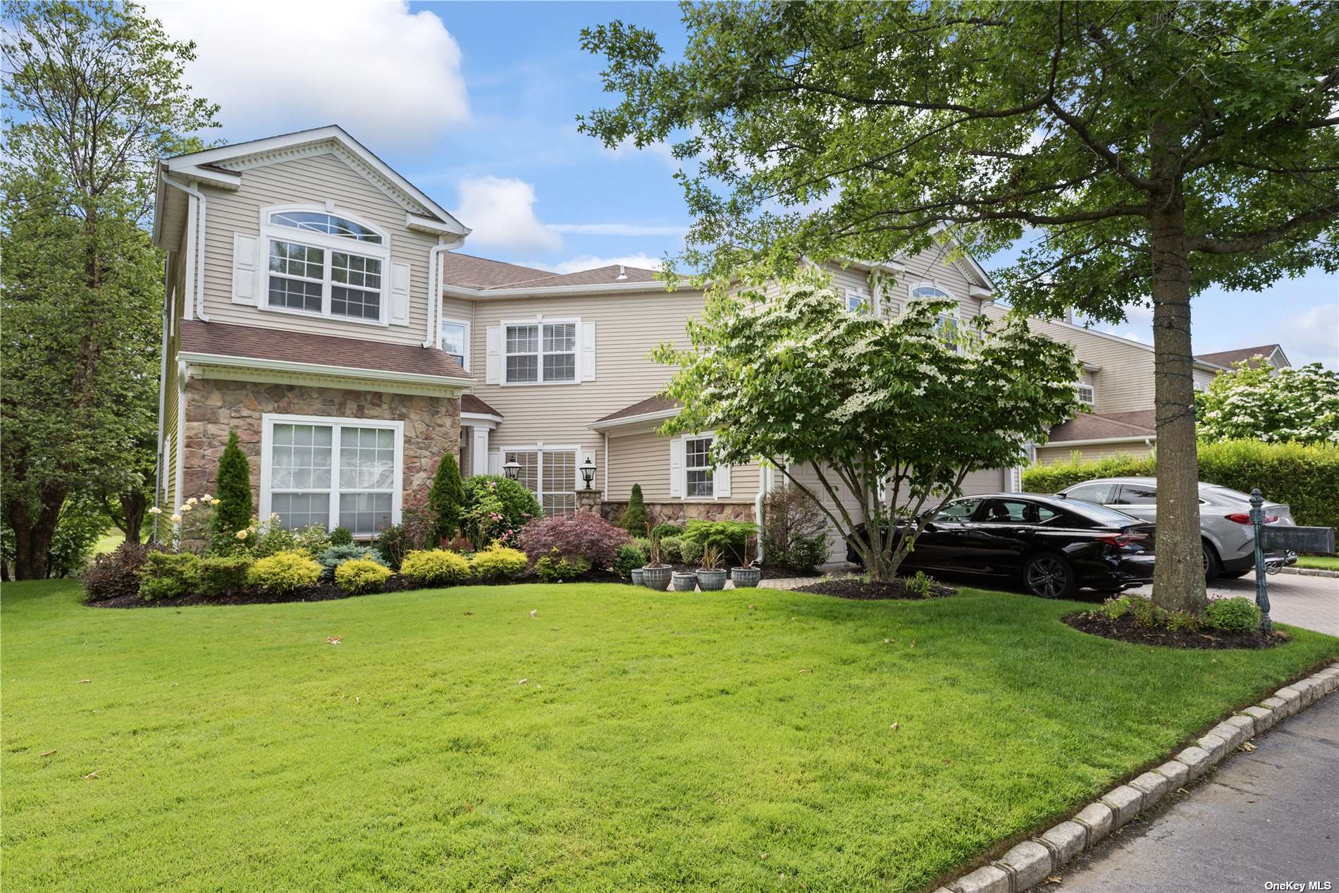 Hamlet Dr, Mount Sinai, NY 11766