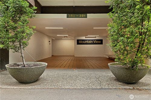 364-6479 137th Ave Ne, Redmond, WA, 98052-4566 | Card Image