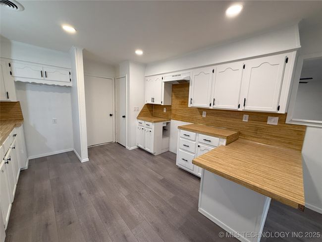 1402 Se 9 Th St, House other with 3 bedrooms, 2 bathrooms and null parking in Wagoner OK | Image 10