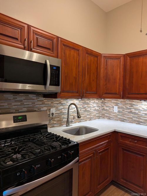 1727 N. Gardiner Drive, Islip, NY, 11706 | Card Image