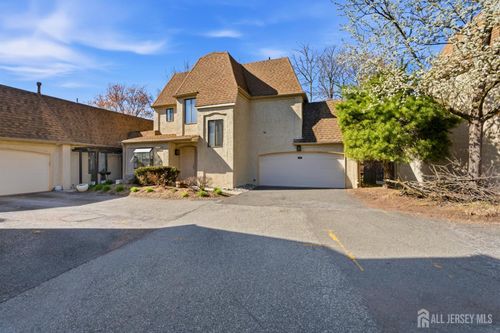 38 Carriage Pl, Edison, NJ, 08820-4014 | Card Image