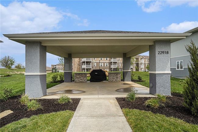 22903 W 72 Nd Ter, Townhouse with 4 bedrooms, 4 bathrooms and null parking in Shawnee KS | Image 26
