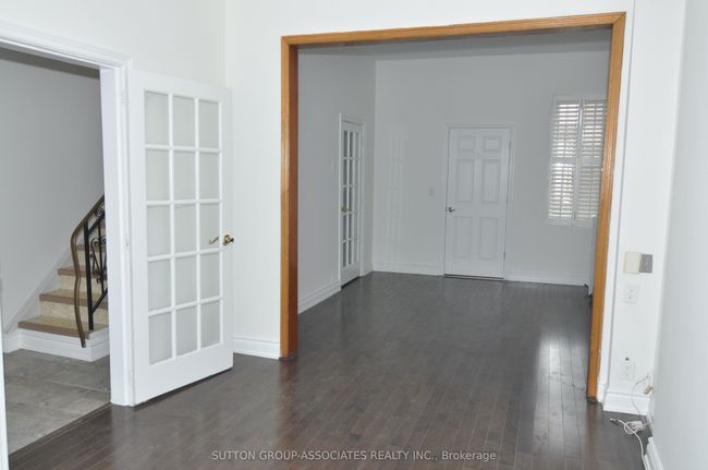 195 Montrose Ave, House attached with 3 bedrooms, 2 bathrooms and null parking in Toronto ON | Image 11