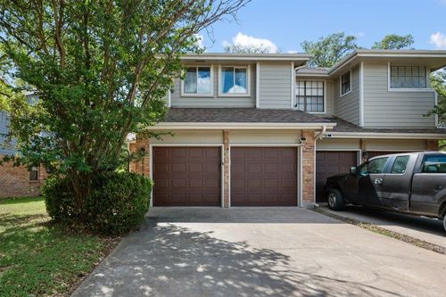 a15-8600 Cima Oak Ln, Austin, TX, 78759-8262 | Card Image