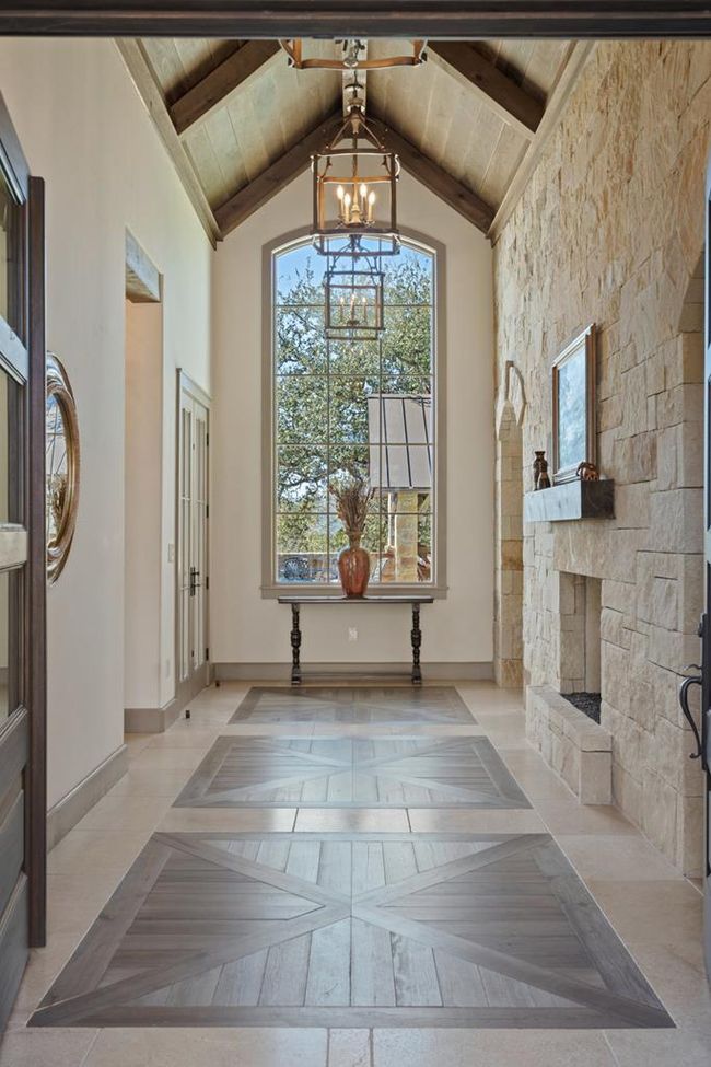 Entry with vaulted ceilings | Image 7