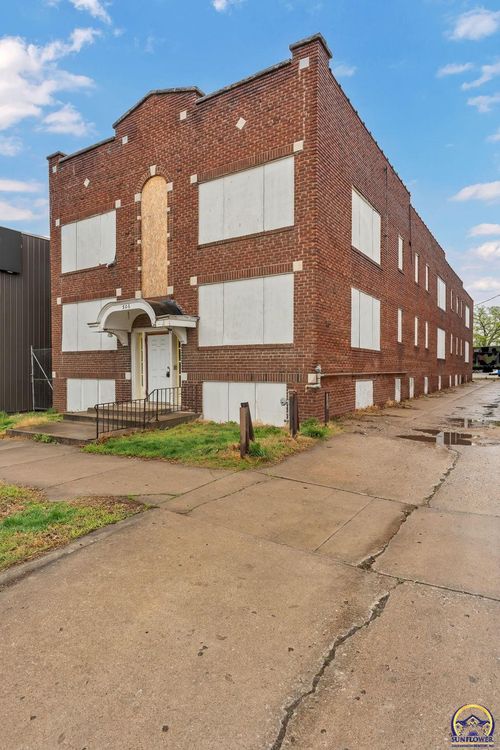 506 6th Ave, Topeka, KS, 66603-3157 | Card Image