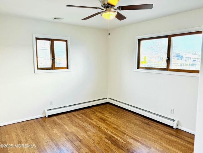 Plenty of room for a kind bed | Image 11