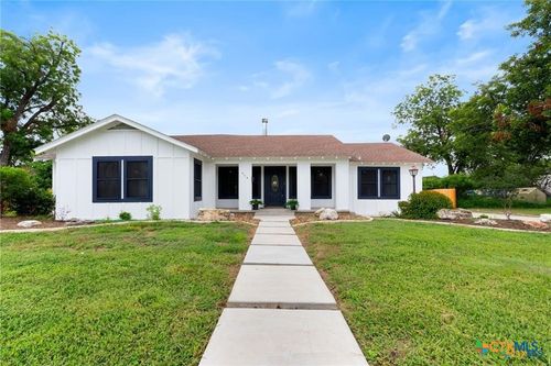 456 Magazine Ave, New Braunfels, TX, 78130-5658 | Card Image