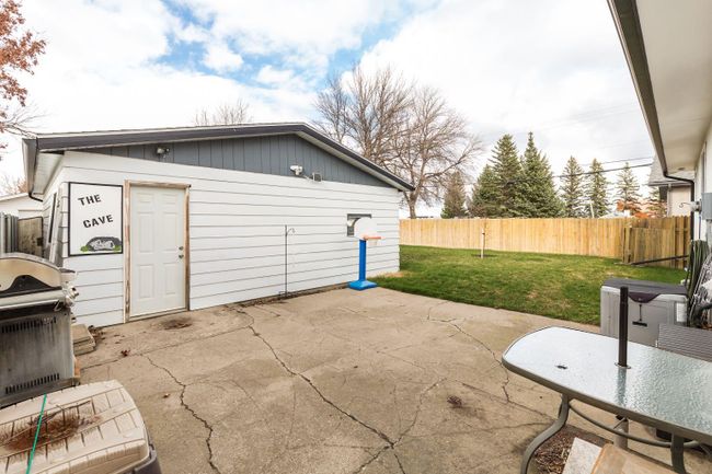 2721 14 Avenue N, Home with 5 bedrooms, 3 bathrooms and 2 parking in Lethbridge AB | Image 31