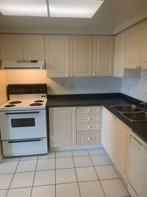 1615-135 Hillcrest Ave, Mississauga, ON, L5B4B1 | Card Image