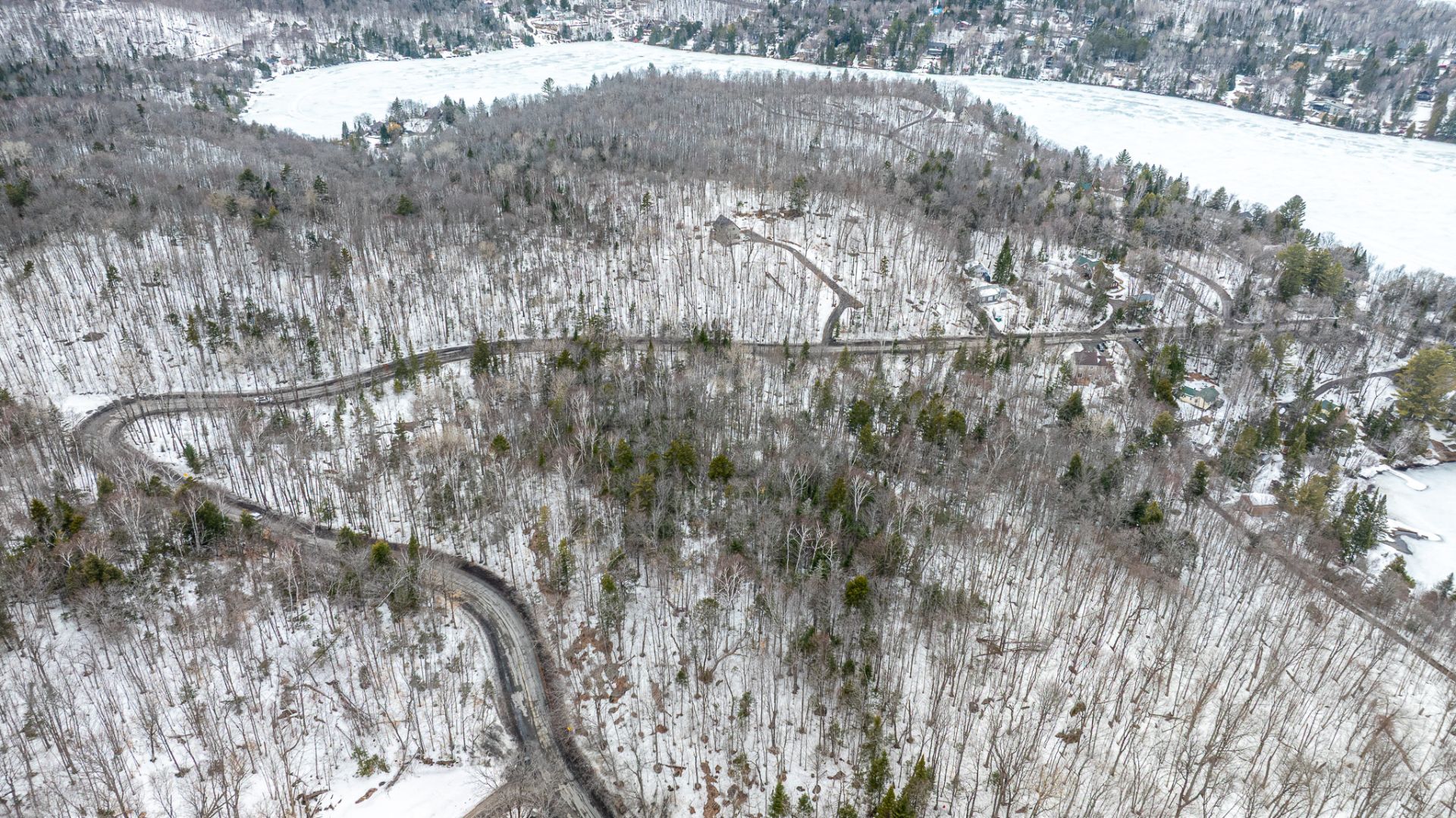 Land in Saint-Sauveur