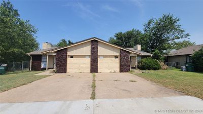 8221 N 117th East Avenue, Home with 3 bedrooms, 2 bathrooms and null parking in Owasso OK | Image 1