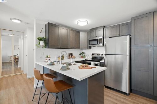 305-199 Montecito Ave, Oakland, CA, 94610-4583 | Card Image